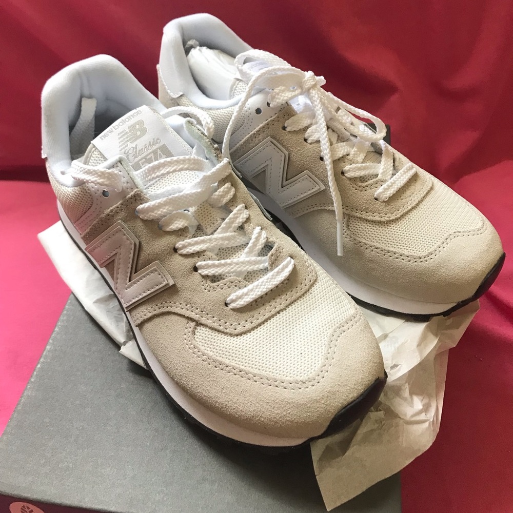 Womens New Balance- never worn size 7.5